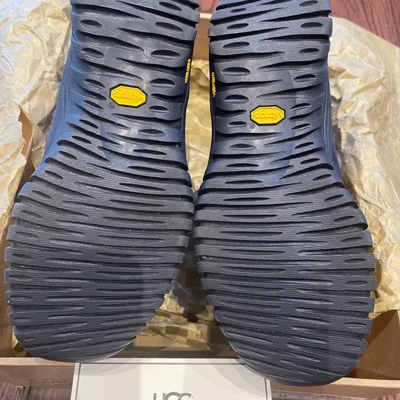 UGG Women's Fur-Lined Winter Boots Adirondack III Navy blue size 8 new with box - Picture 9 of 11